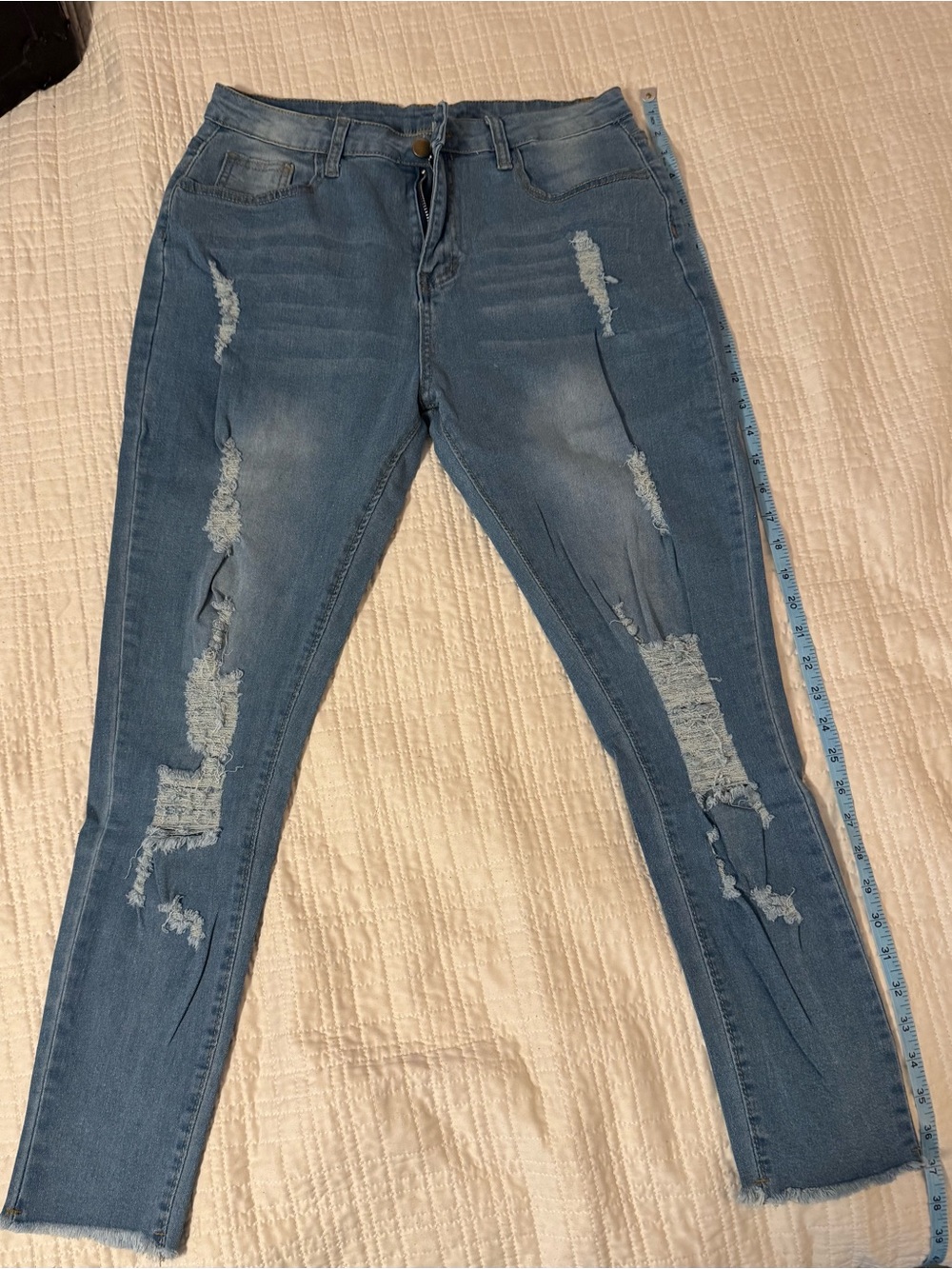 NWOT Distressed Ripped Skinny Jeans Women's Size Medium 28 Light Wash Frayed Hem